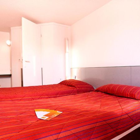 Premiere Classe Évreux Kamer foto A typical room at a Campanile hotel