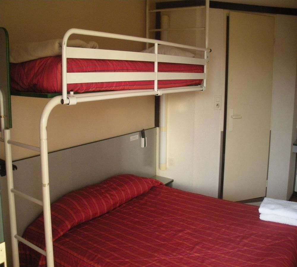 Premiere Classe Évreux Buitenkant foto A bunk bed